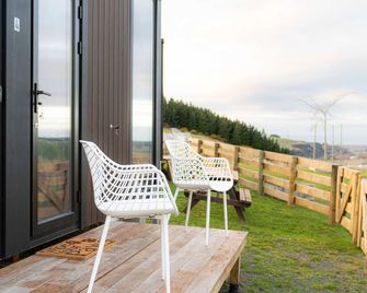 Bruce Farm Alpaca Cabin 4 by Tiny Away - 발클러싸 - 발코니