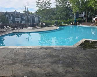 Cozy 3 beds and 2 baths apartment in superb Centreville with fitness room, WiFi - Centreville - Pool