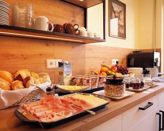 Hotel Garni Zum Wilden Mann - Künzelsau - Buffet