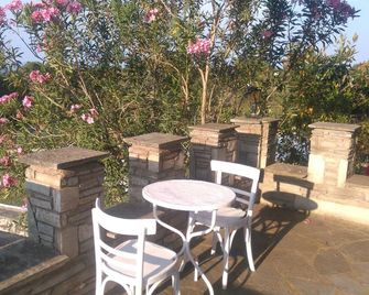 3 bedroom autonomus apartment - Vourvourou - Patio