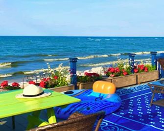 Elco Beachfront Piece Of Heaven - Beautiful Premium Cottage - Port Colborne - Balcony