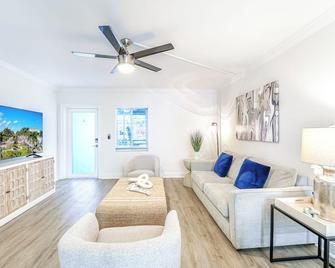 Coastal Escape Walk to Beach Pool and Gym - Boca Raton - Sala de estar