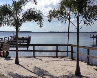 Lakeside Inn And Cafe - St. Cloud - Playa