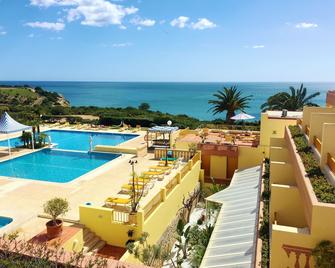 Hotel Baía Cristal Beach & Spa Resort - Praia do Carvoeiro - Pool