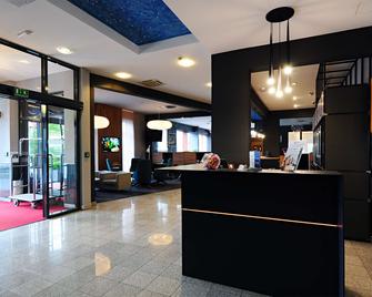 Best Western Airport Hotel Stella - Zagreb - Receptionist
