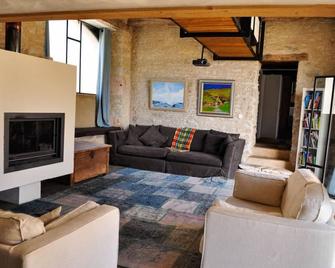 La Grange - Cottage That Overlooks Miles Of Woodland - Puyjourdes - Sala de estar