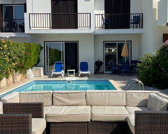 Endless seaviews and private pool -- and a stroll to Coral Bay! - Coral Bay - Pool