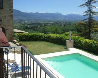 B&B La Noce - Montefalco - Piscina