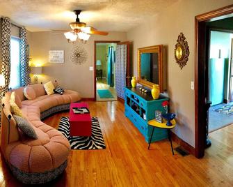 Shabby Chic - Blountville - Living room
