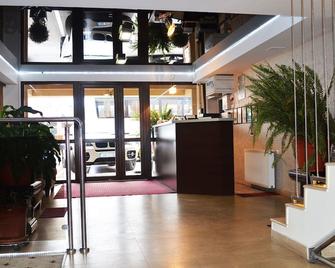 Hotel Premier - סיביו - דלפק קבלה