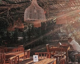 New Western - Acacías - Restaurante