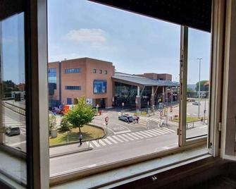 Venice Treviso Airport Bed - Treviso - Parveke