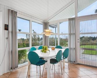 3 Bedroom Amazing Home In Knebel - Knebel - Dining room