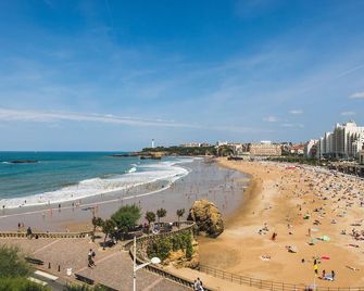 Beachview Keyweek Beachfront Renovated Apartment With Parking In Biarritz - Biarritz - Beach