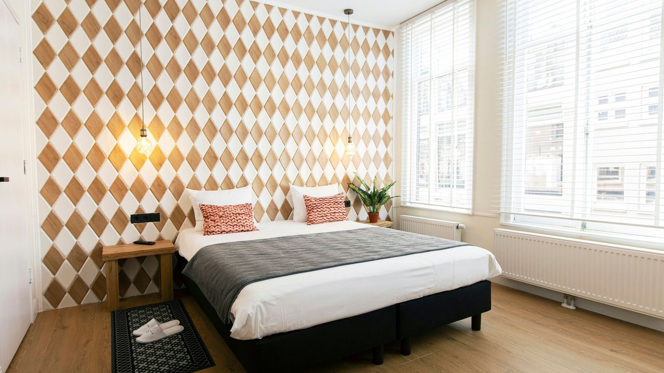 Quentin Golden Bear Hotel