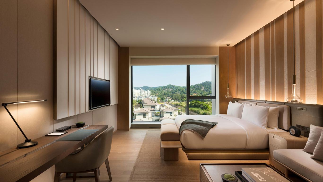 Joyze Hotel Xiamen, Curio Collection by Hilton