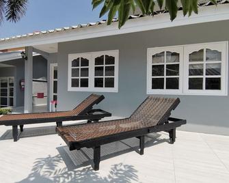 1715 House - White Rhino - Rawai - Patio