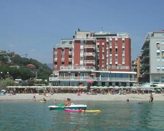 Residence Stella Maris - Pietra Ligure - Clădire