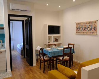 Comfortable Apartment Less Than 10 'from Poetto - Cagliari - Dining room