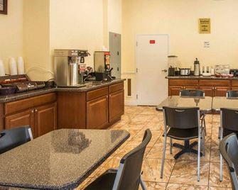 كواليتي إن كيسيمي ويست - ليك بوينا فيستا ساوث - كيسيمي - مطعم