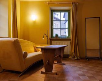 Holiday Home \'Monteverde\' with Private Terrace, Garden & Wi-Fi - Bad Sobernheim - Wohnzimmer