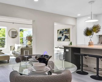 Luxury Pool Retreat | Bikes, Fire Pit & Lanai | Extended Stay | Saddlebrook | Optional Amenities - Wesley Chapel - Eetruimte
