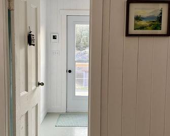 Oceanside Artists Cottage, Dunfield, Trinity Bay - Trinity - Hallway