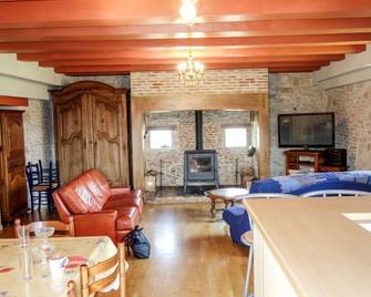 Holiday Home Maison Bonneval Chapelle Aux Saints - Beaulieu-sur-Dordogne - Huiskamer