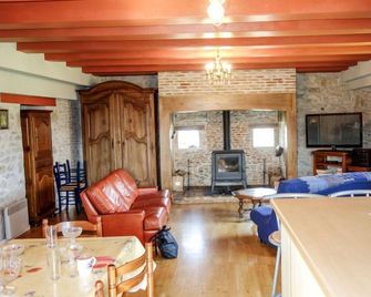 Holiday Home Maison Bonneval Chapelle Aux Saints - Beaulieu-sur-Dordogne - Huiskamer