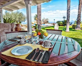 B&B Villa Bency - Capo d'Orlando - Innenhof