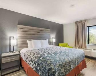 Affordable Couple Room Perfect for Long Term Stay - Де-Мойн
