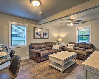 Peaceful Broken Bow Cottage with Fire Pit! - Broken Bow - Olohuone