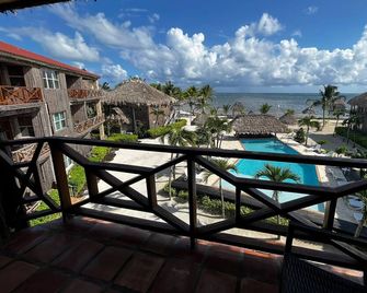 Captain Morgan's Retreat - San Pedro Town - Balcony