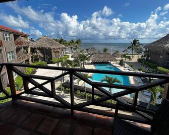 Captain Morgan's Retreat - סן פדרו - מרפסת