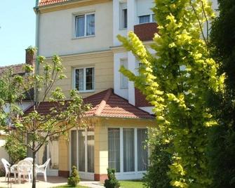Korona Panzió - Debrecen - Edificio