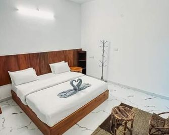 Kuma Surf House - Varkala