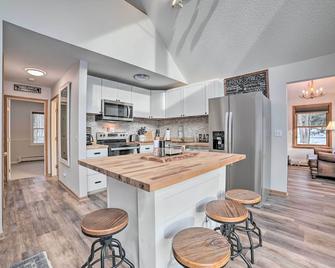 Harbor Springs Home: 1 Mi to Nubs Nob Ski Resort - Harbor Springs - Kitchen