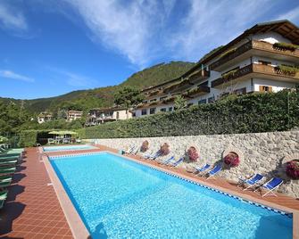 Residence Panorama La Forca - Tignale - Piscina