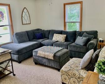 Allegheny River Retreat-Spectacular river views! - Franklin - Sala de estar