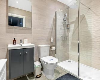 Luxurious Flat at Leicester Town - Leicester - Bathroom