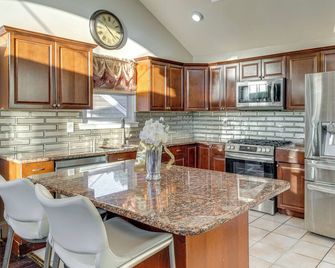 Near Hospitals & Universities: Baldwin Apt w/ Deck - Baldwin - Cocina