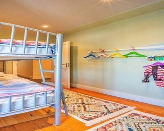 Apartment in Beaumaris with Snowdonia Views - Beaumaris - Bedroom