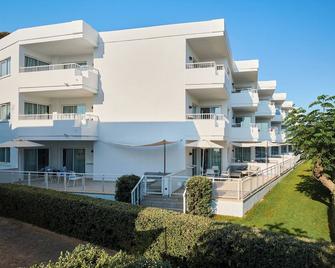 Hipotels Apartamentos Cala Bona - Cala Bona - Building