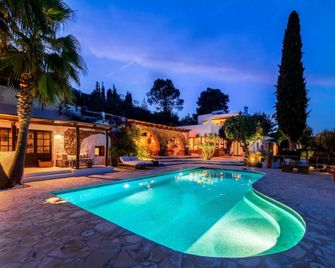 Holiday home with spacious rooms - Santa Gertrudis de Fruitera - Piscine