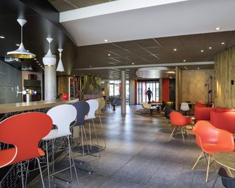 Ibis Saint Quentin En Yvelines Velodrome - Montigny-le-Bretonneux - Bar
