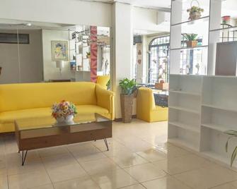 Davao Hub Bed and Breakfast - Dávao - Lobby