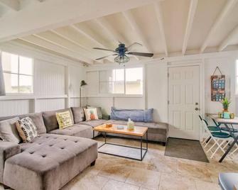 New - Pineapple Loft - Entire House Downtown Hilo With Ac - Hilo - Sala de estar