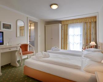 Hotel Waldheim Garni - Mayrhofen - Bedroom