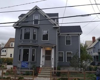 Davis Square Inn - Somerville - Building