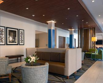 Holiday Inn Express & Suites Tulsa Downtown, An IHG Hotel - Tulsa - Lobby
